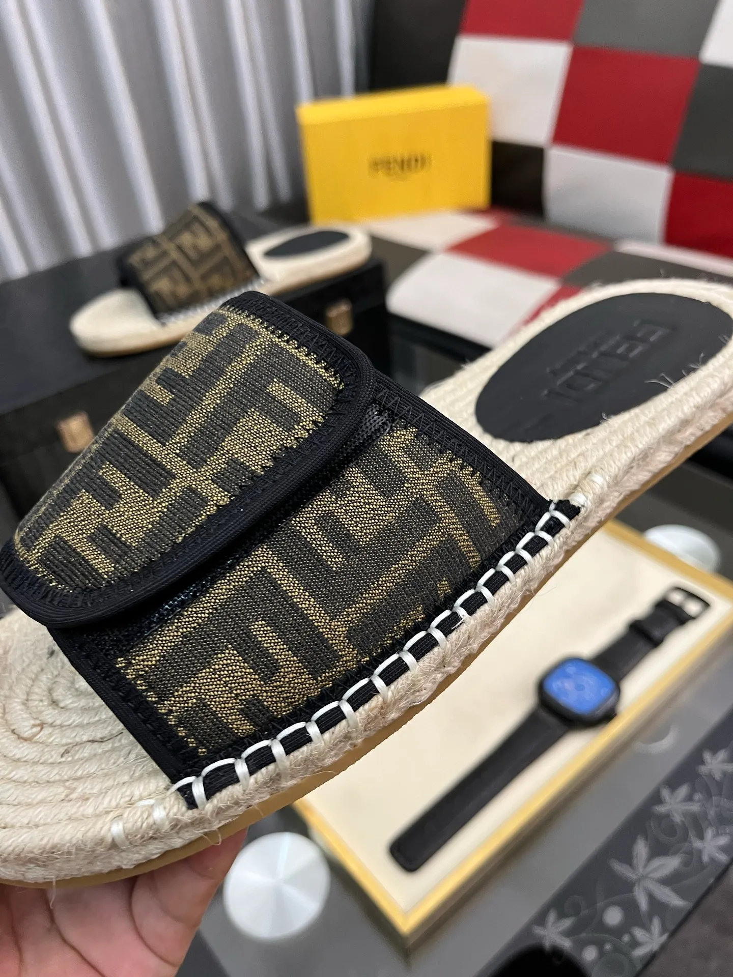 Men's shoes💰320⌚️⌚️[FENDI~Fendi slippers] High-end men's shoes brand official website 1:1 latest masterpiece: original mold customization, fabrics made of imported original materials, upgraded outsole, lighter, top quality in the market, simple and tasteful, a must-have for fashionistas, fashion is at your feet, full of confidence, the same style at the counter👍The season of summer slippers is here. Yardage: 38-44. Can be customized45.46.47